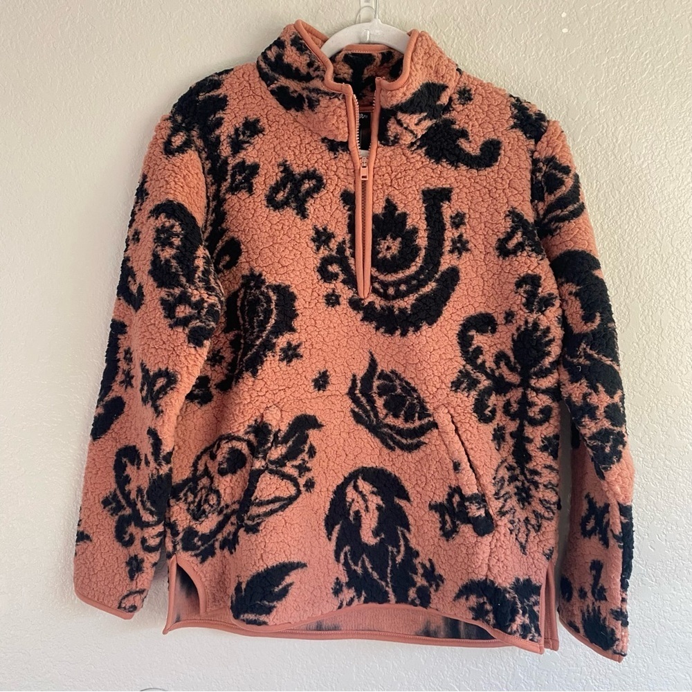 Women s Wrangler Retro Cowboy Hat Sherpa Pullover NEW